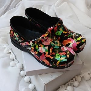 Dansko Clogs Floral Like New Eu sz 39 US 8, 8.5